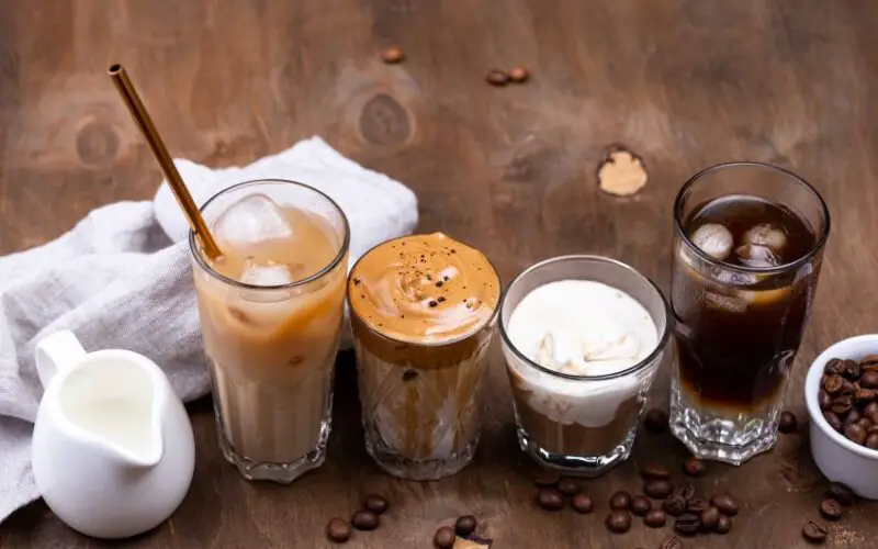 Cómo se llama la bebida que combina café con alcohol