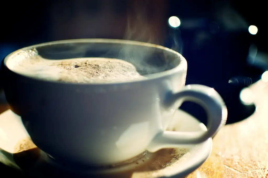 Cómo se toma el café caliente