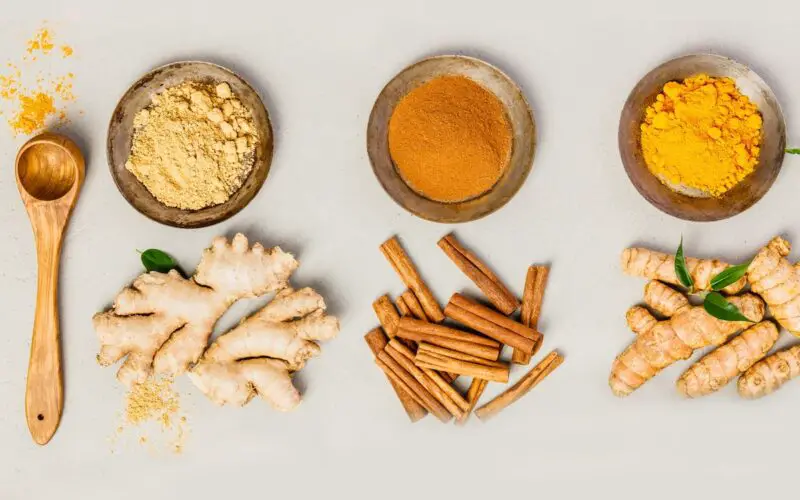 Qué pasa si tomo café con cúrcuma, canela y jengibre