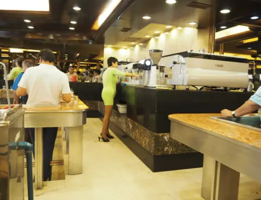 Qué es un privado en un café con piernas