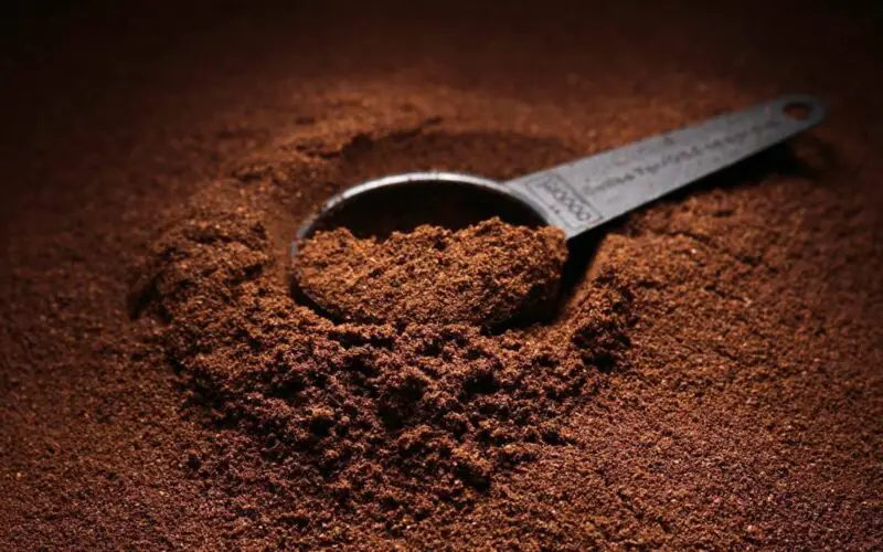Dónde se tira el café molido