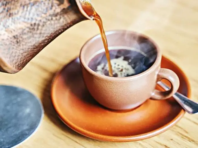 Qué pasa si se toma café recalentado
