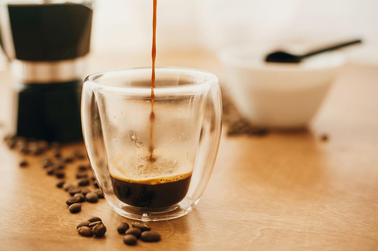 Cuánto tiempo debo dejar el café en la cafetera