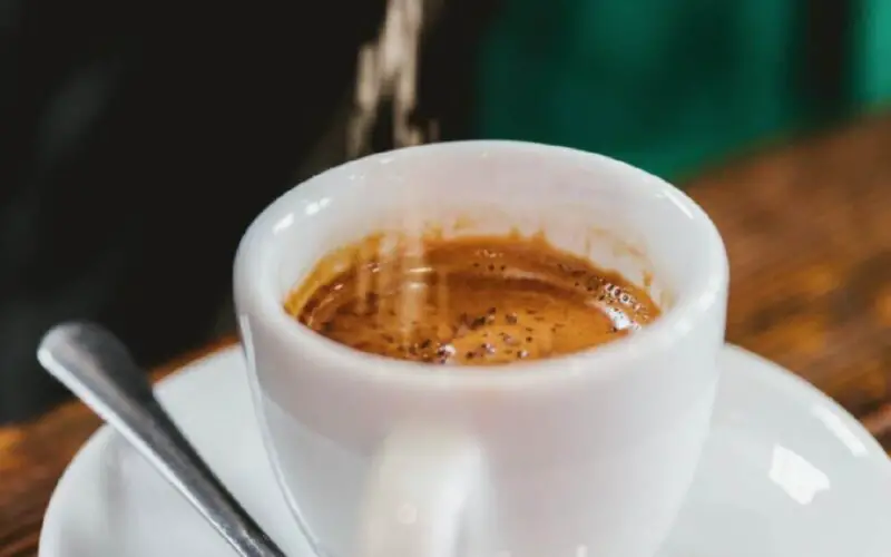 Qué pasa si me como una cucharada de café con sal