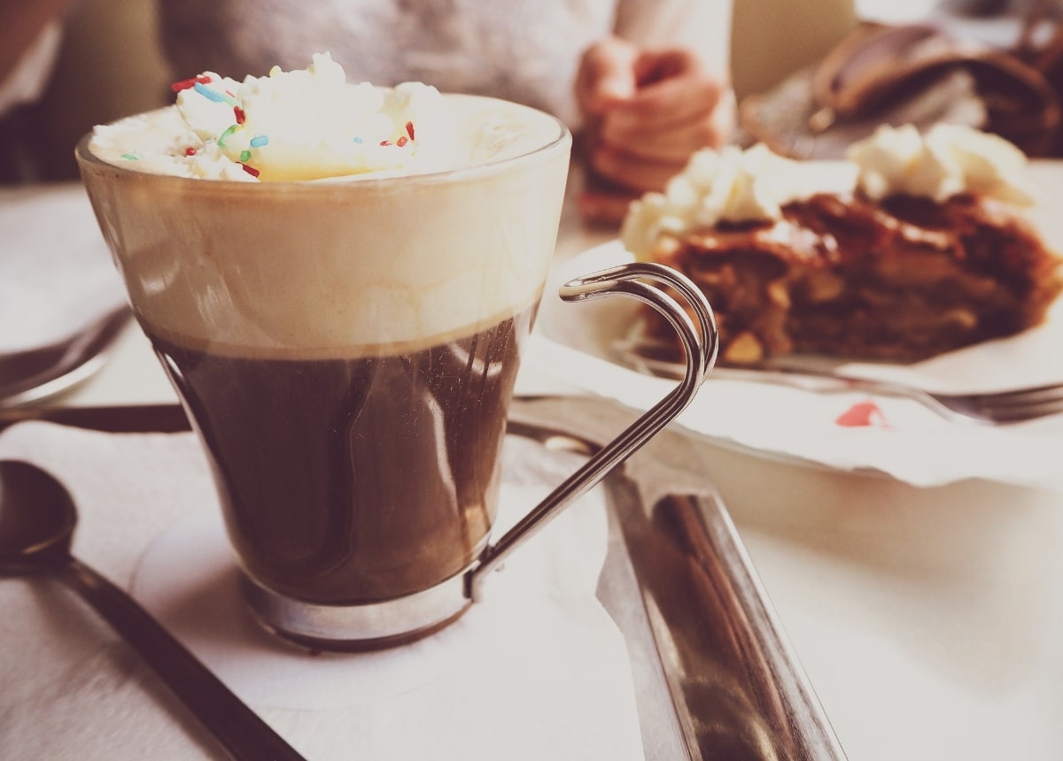 ¿Cómo le llaman al café con alcohol? Cómo le llaman al café con alcohol