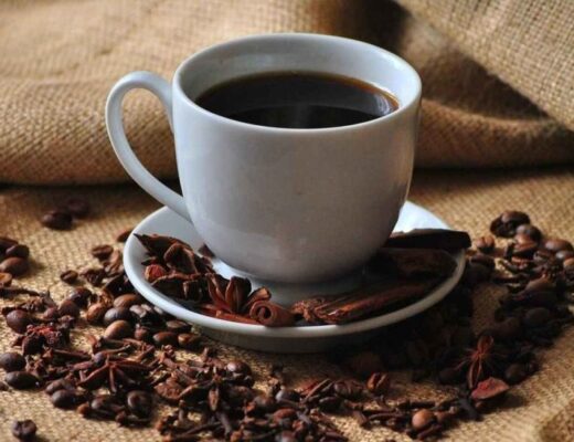 Qué pasa si tomo café con miel todos los días