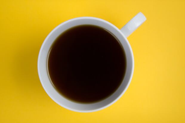 Por qué no es recomendable tomar café nada más levantarse