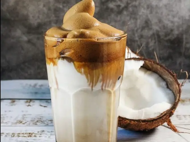Cómo puedo preparar café instantáneo con espuma