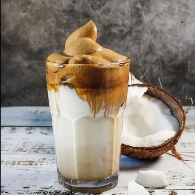 Cómo puedo preparar café instantáneo con espuma
