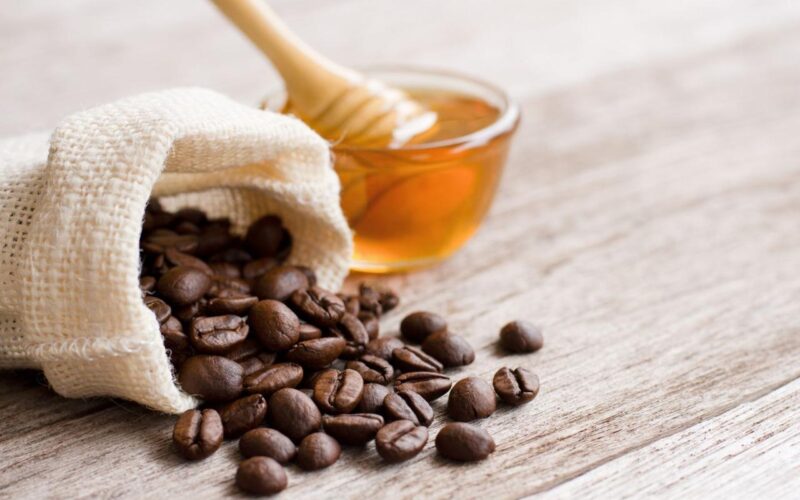 Para qué sirve la mezcla de café y miel
