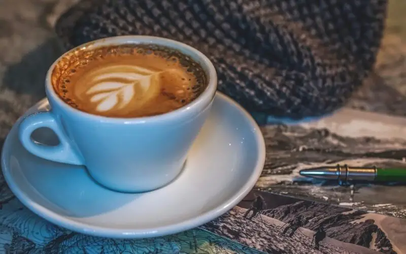 Qué pasa si tomo café y después cerveza
