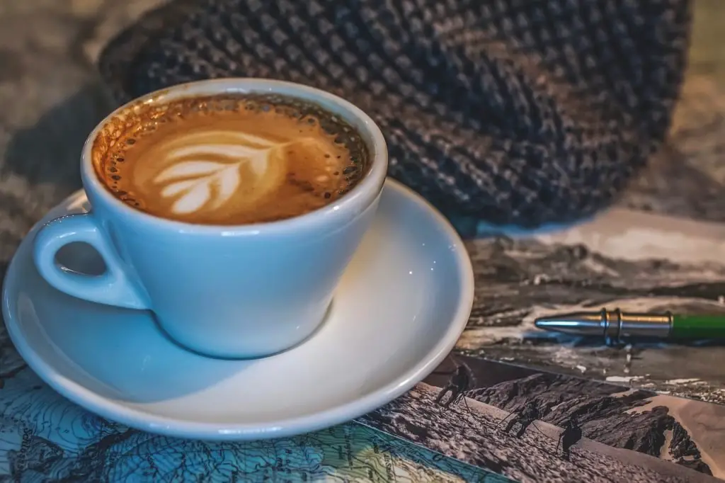 Qué pasa si tomo café y después cerveza